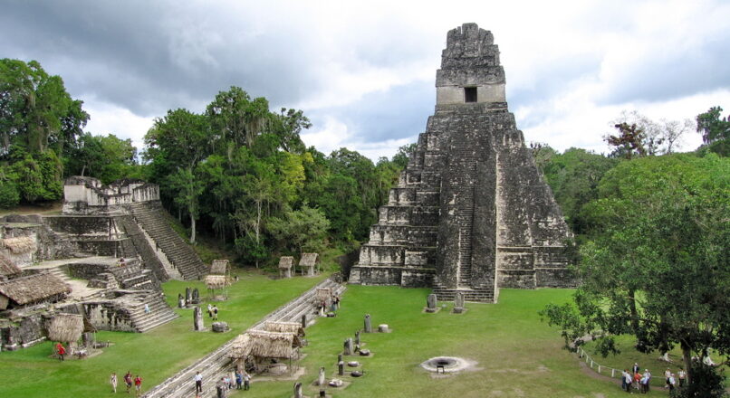 Recorrido por los templos mayas de Tikal, Guatemala