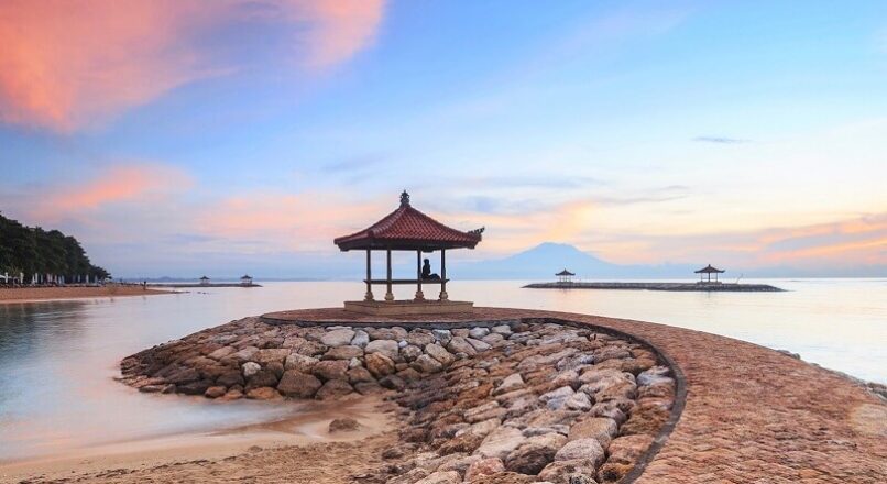 Aventuras económicas en las playas secretas de Bali