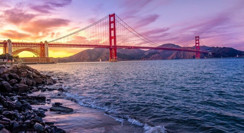 Explora la costa de California en un viaje económico