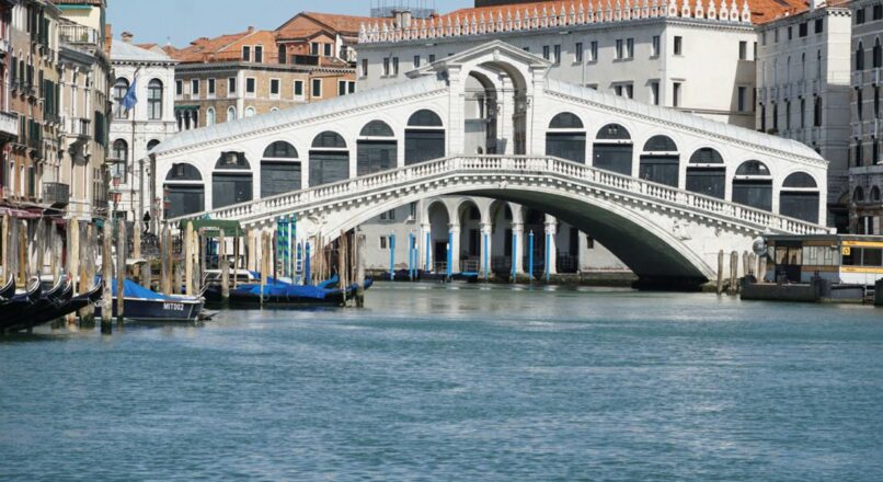 Navegando por los canales de Venecia por menos de $100
