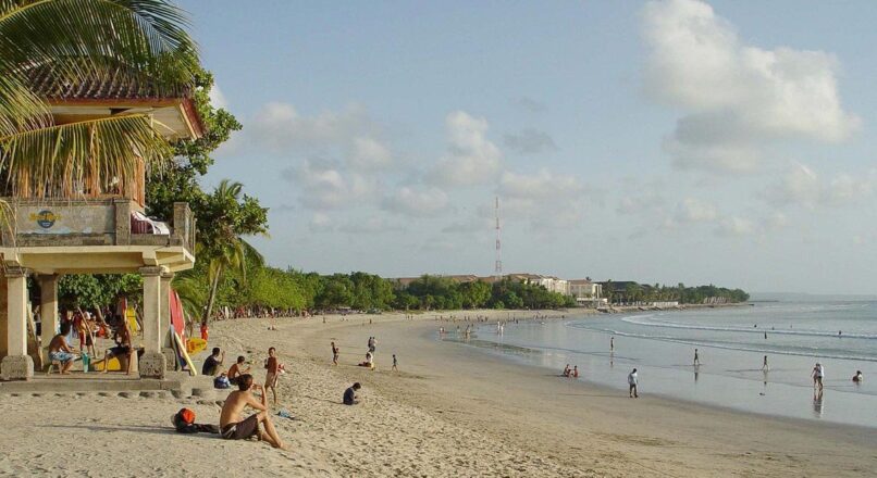 Turismo económico en las exóticas playas de Bali